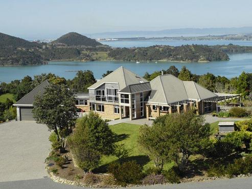 2 Owhiwa Road, Parua Bay