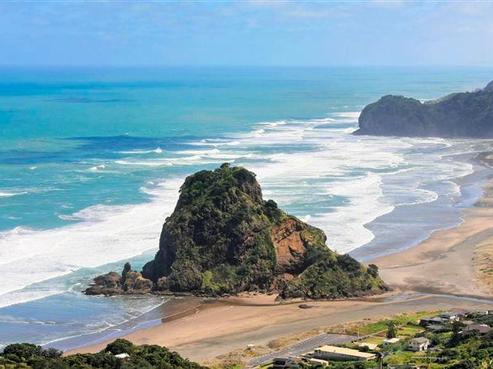 90 Piha Road, Piha