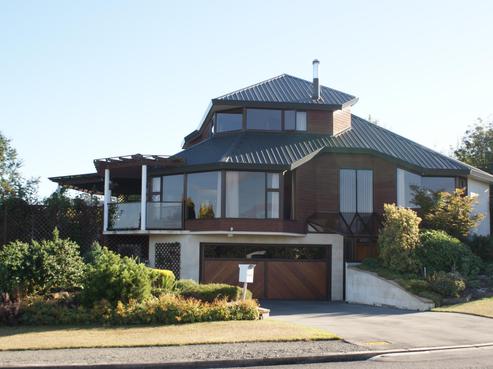 6 Grove Avenue, Weston
