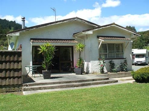 41 Lud Valley Road, Hira