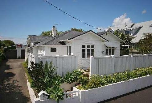15 Paynters Avenue, Strandon