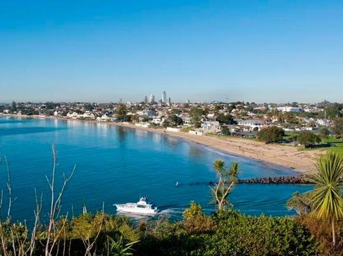 21 Beach Road, Castor Bay