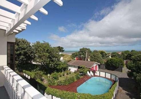 15 Groves Road, Raumati Beach