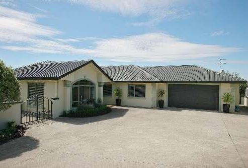 8 Ashmore Drive, Frankleigh Park