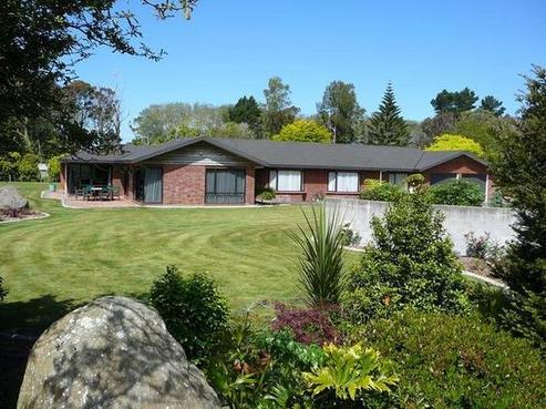 245 Egmont Road, Hillsborough