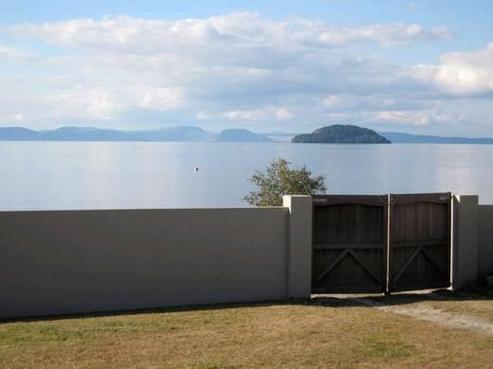 8 Rawhira Road, Lake Taupo (East)