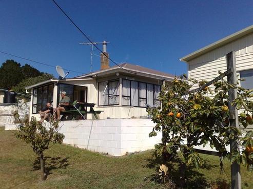 100 Komiti Road, Tinopai