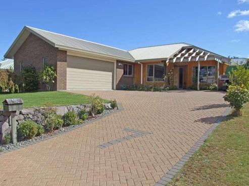 7 Balmoral Drive, Hilltop