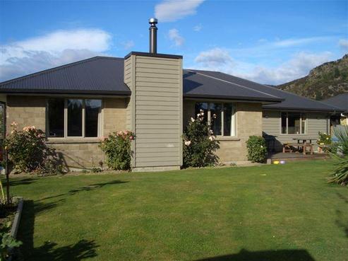 8 Hunt Place, Albert Town