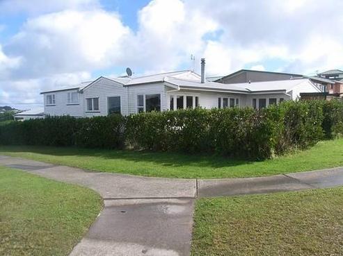 16 Shakespear Road, Army Bay