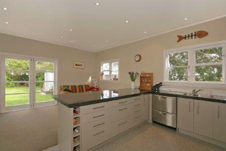 36 Bristol Square, Central Hutt