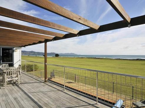 136 Puka Crescent, Matarangi