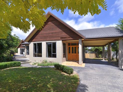 14 Holdaway Grove, Richmond