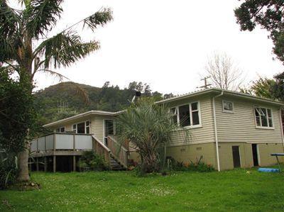 100 Redwood Lane, Thames