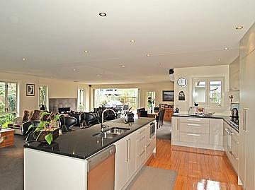 404 Memorial Avenue, Burnside