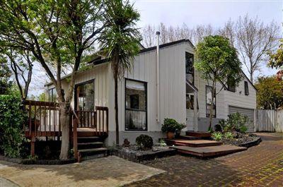 8 Tahinga Street, Northcote