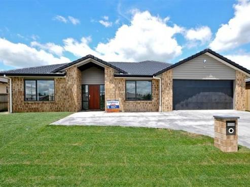 98 Barrington Drive, Huntington