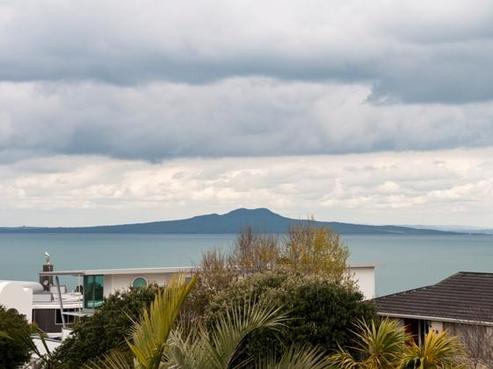 10 Clifton Road, Waiake