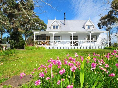 335 Duck Creek Road, Stillwater
