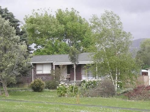 6 East Road, Shannon