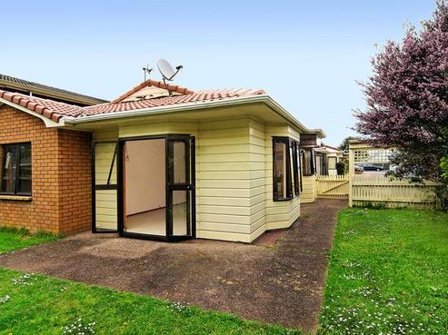 2/311 Point Chevalier Road, Point Chevalier