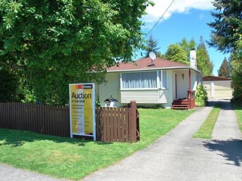 24 Robinson Avenue, Holdens Bay