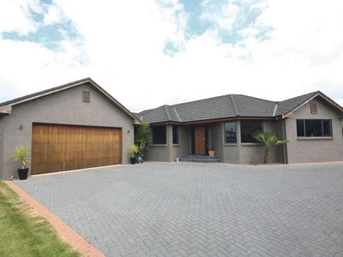 16 Great West Road, Westbrook