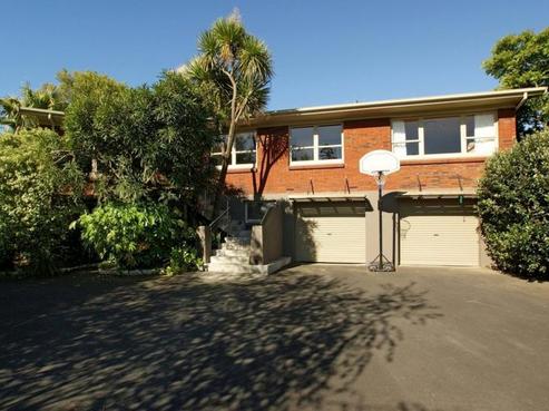 918 River Road, Queenwood