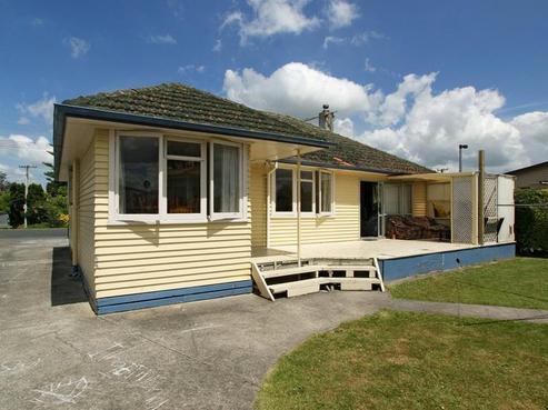24 Pine Avenue, Bader