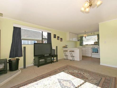 27 Gibson Crescent, Naenae