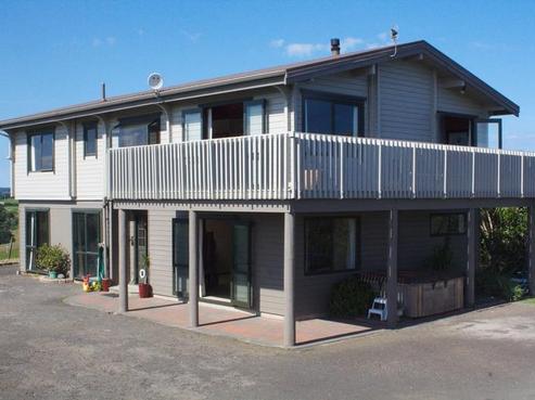 140D Cooper Road, Pollok