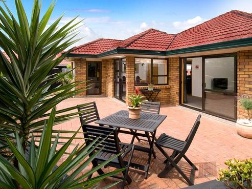 4/9 Billabong Place, Botany Downs