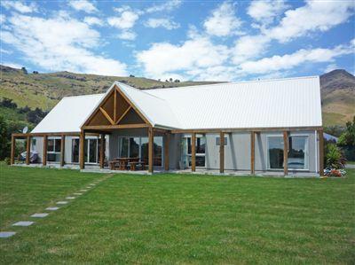 12 Deavoll Place, Heathcote Valley
