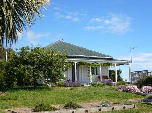 1 Boleyns Road, Little Akaloa