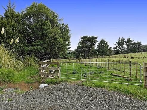 12A Mildon Road, Waitakere