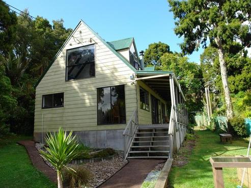 568 Scenic Drive, Waiatarua