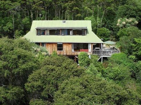 16 Thornicroft Road, Waitati