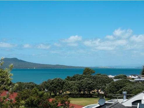 3 Commodore Parry Road, Castor Bay