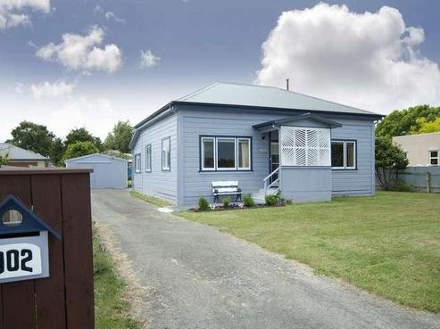 902 Lawrence Street, Akina