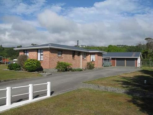 3 Clough Road, Paroa
