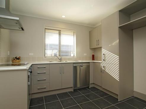 2/15 Albert Street, Hamilton East