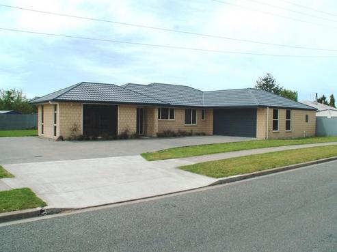 18 School Road, Woodend