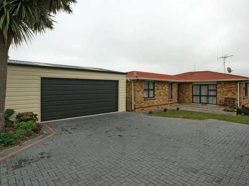 56 Houchens Road, Glenview