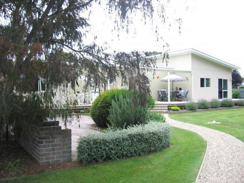 984 Riverslea Road South, Longlands