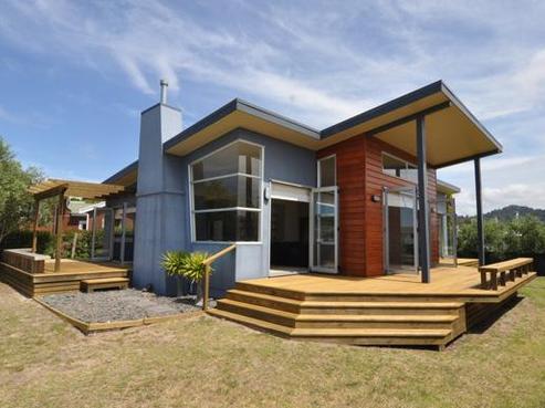 705 Ocean Road, Whangamata
