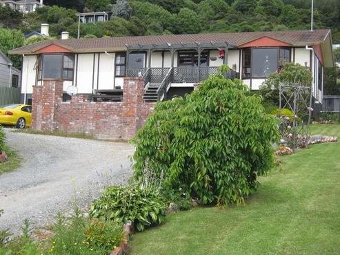 2 Ann Street, Bluff