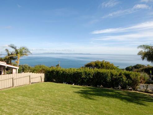 16 Leslie Road, Cable Bay