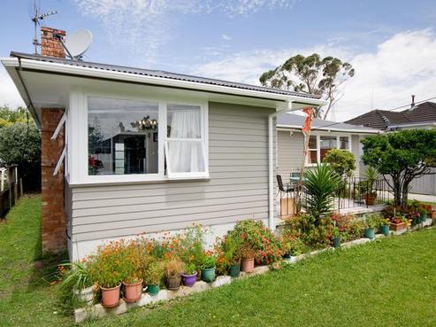 106 Cobham Crescent, Kelston