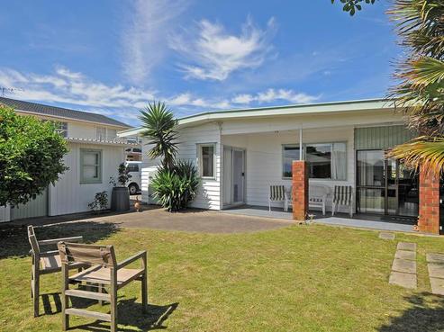 35 De Menech Grove, Avalon