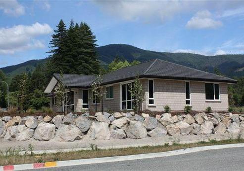 1 Tussock Place, Stoke